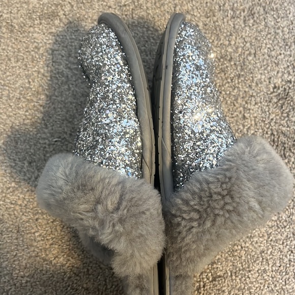 SPARKLY UGG SLIPPERS - Picture 5 of 6
